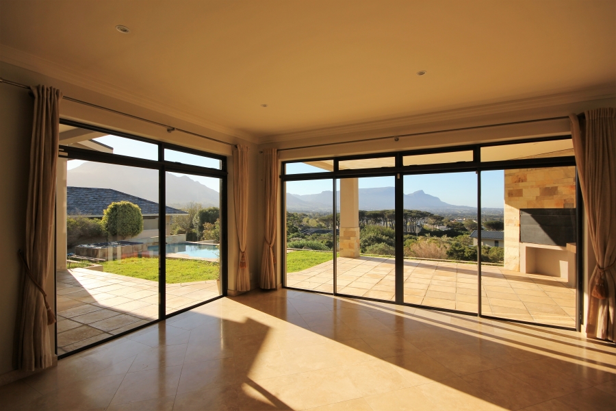 4 Bedroom Property for Sale in Stonehurst Mountain Estate Western Cape